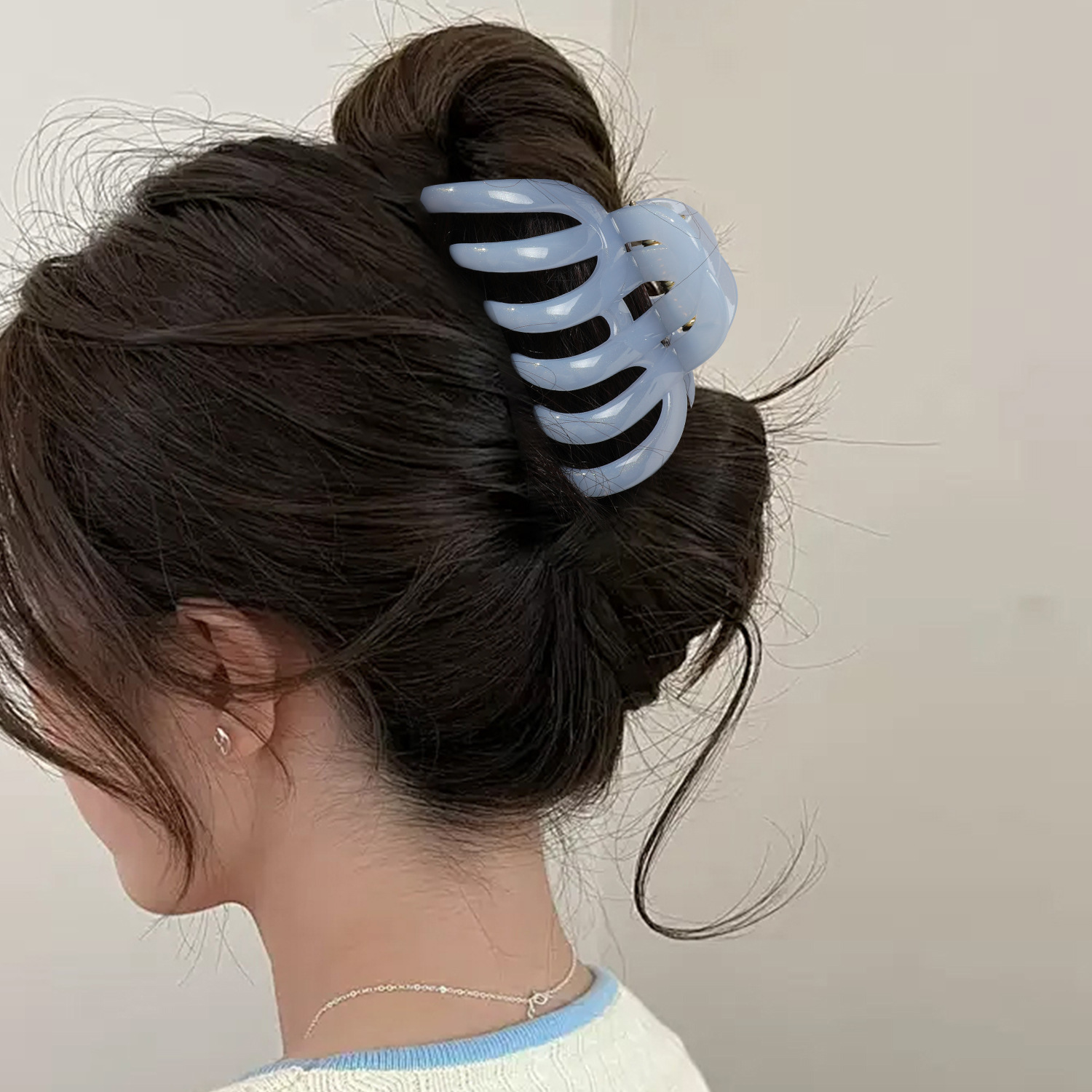 Elegant Gold Powder Hair Claw  - Travel Accessories Bunnings のレビューと価格