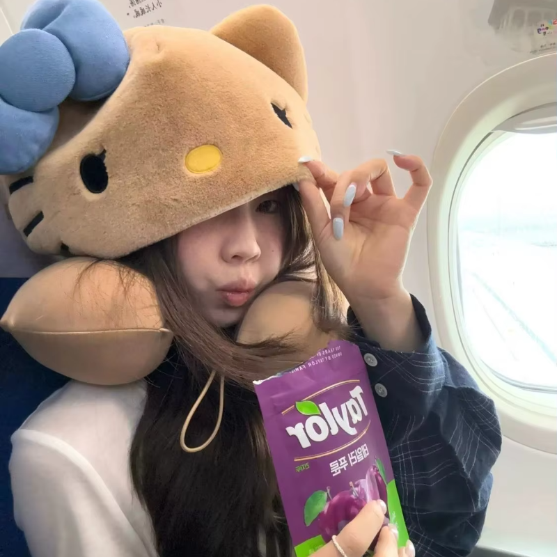 Hello Kitty Hooded Pillow Neck - Travel Accessories Japan のレビューと価格