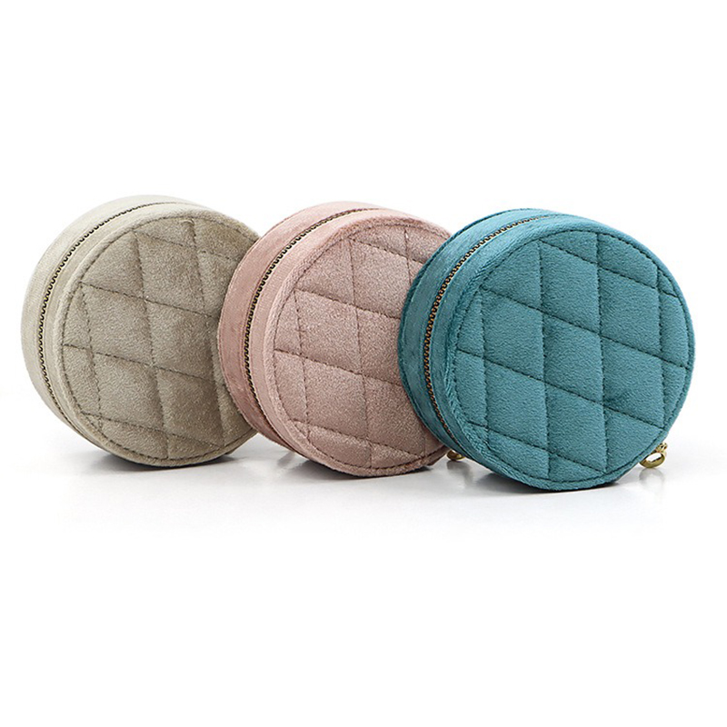 Round Diamond Velvet Travel Je - Travel Accessories Display のレビューと価格