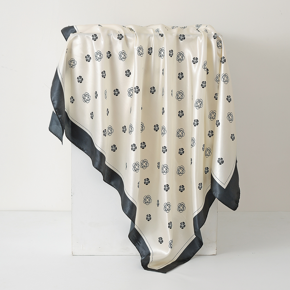 Luxury Print Square Scarf Simu - Travel Accessories Neck のレビューと価格
