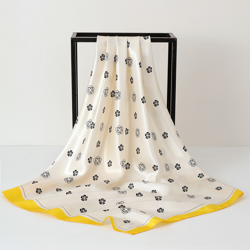 Luxury Print Square Scarf Simu - Travel Accessories Neck のレビューと価格