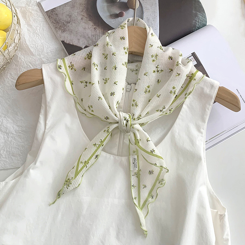 Lightweight Artistic Small Flo - Travel Accessories Neck のレビューと価格