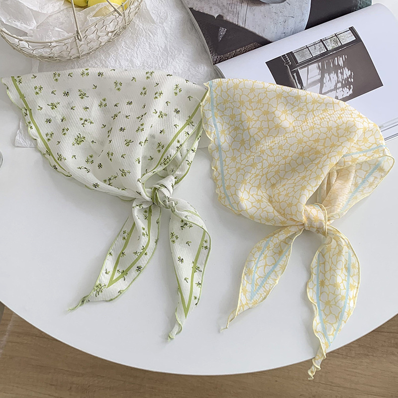 Lightweight Artistic Small Flo - Travel Accessories Neck のレビューと価格