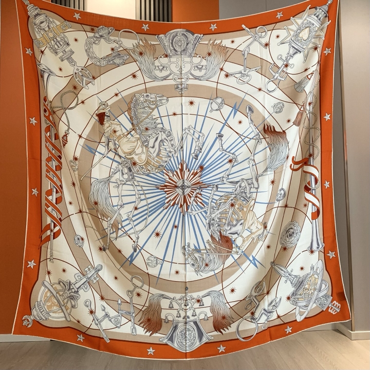 Luxury Brand Scarf Large Silk  - Travel Accessories Pouch のレビューと価格