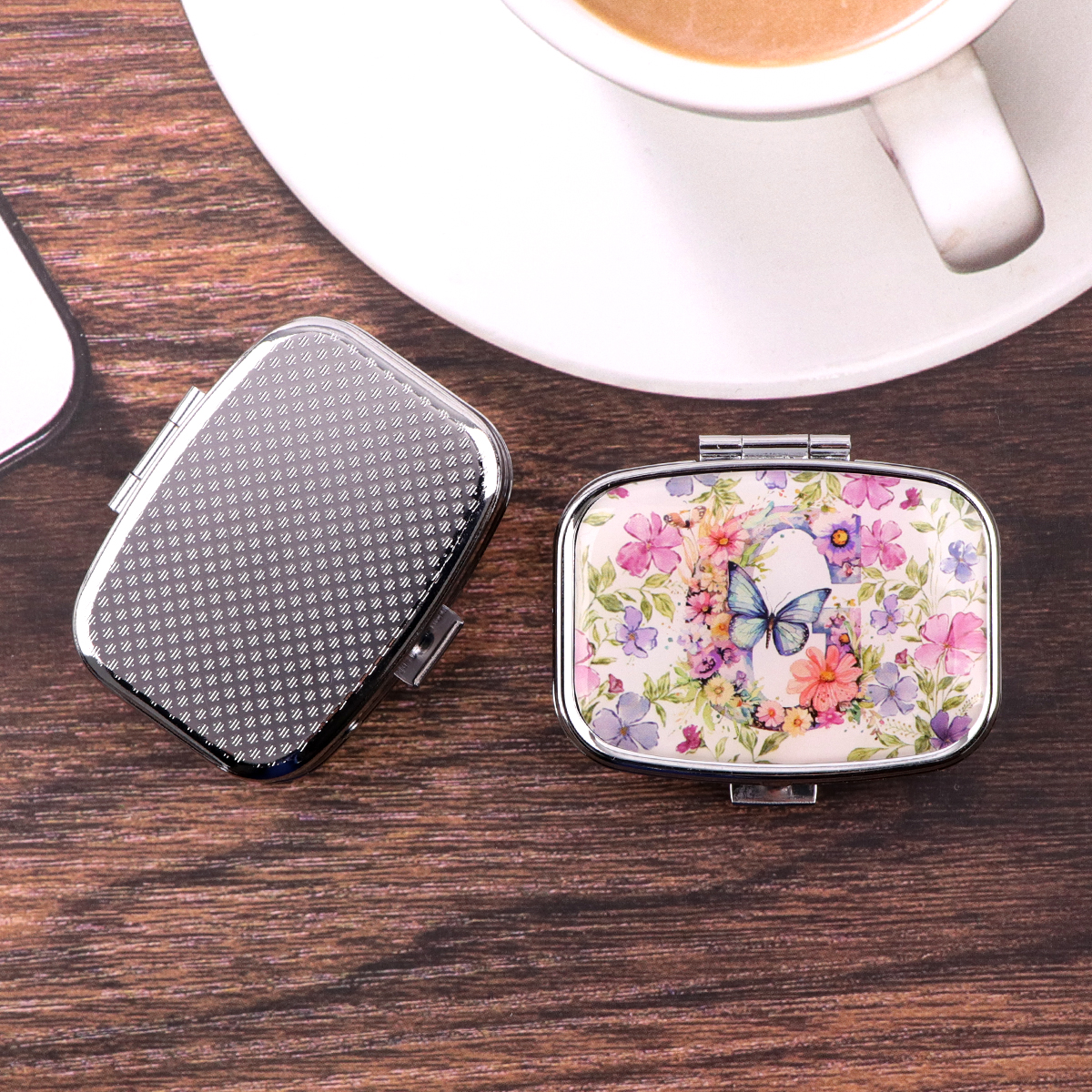 English Letter Pill Boxes Flow - Travel Accessories Japan のレビューと価格