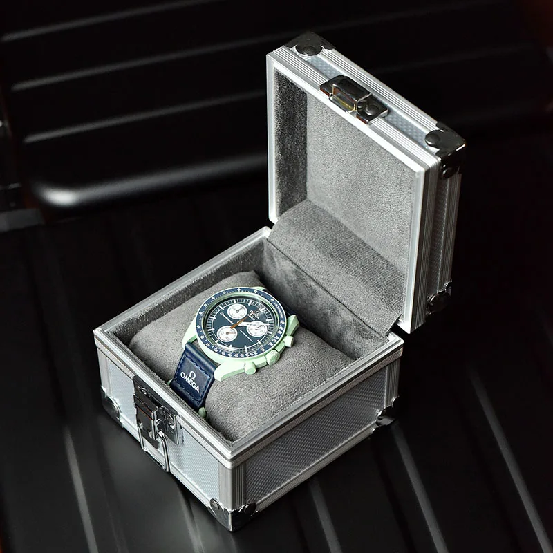 Portable Aluminum Watch Boxes  - Travel Accessories Display のレビューと価格