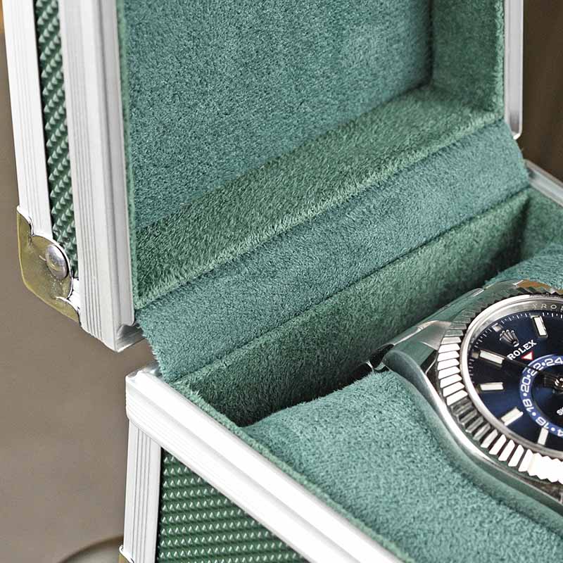 Portable Aluminum Watch Boxes  - Travel Accessories Display のレビューと価格