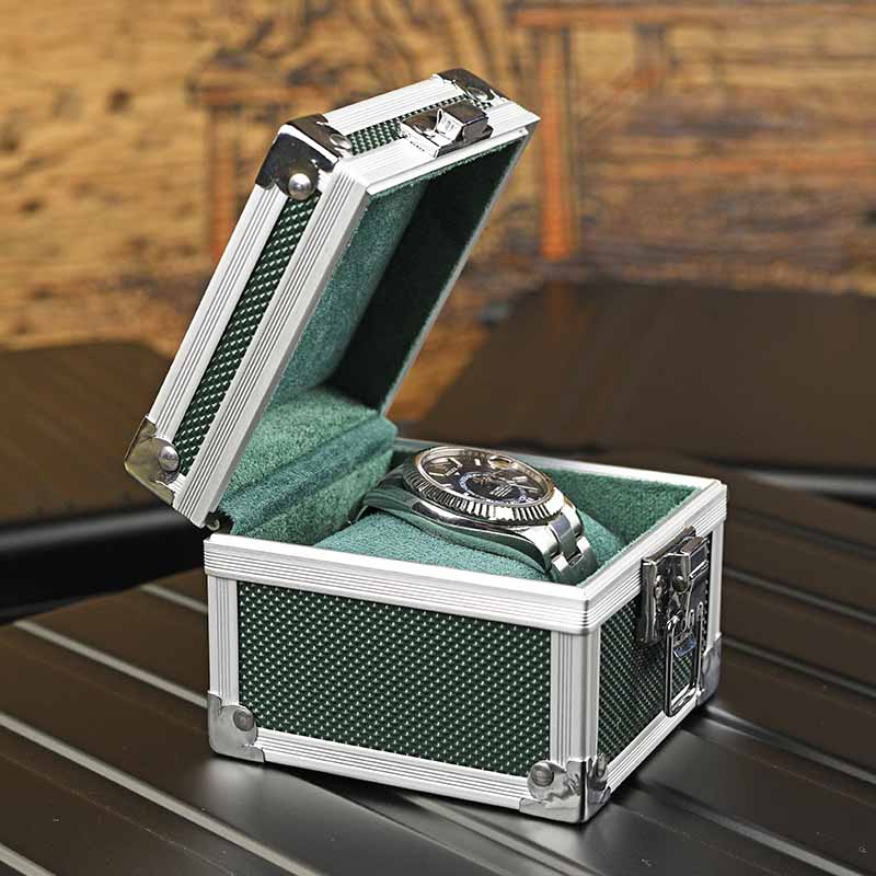 Portable Aluminum Watch Boxes  - Travel Accessories Display のレビューと価格