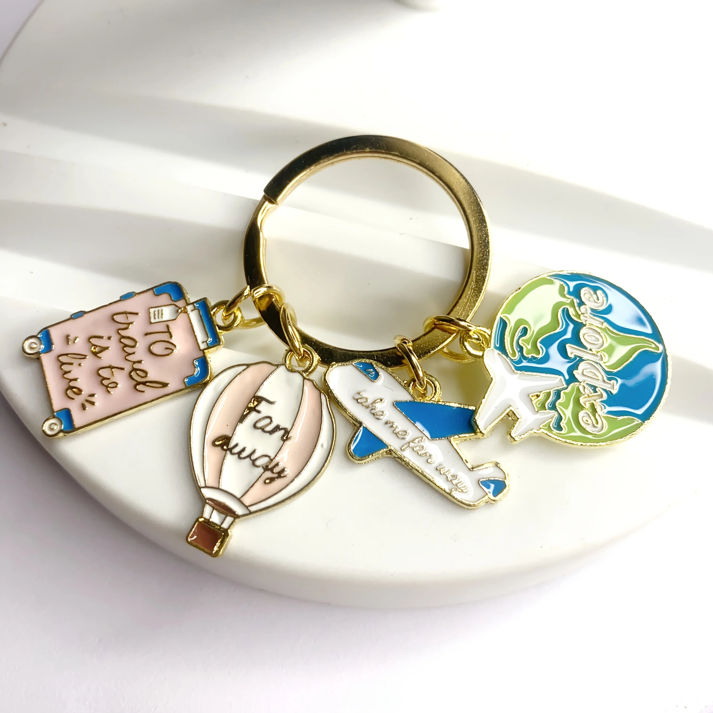 A Stylish Travel-Themed Keycha - Travel Accessories As Gifts のレビューと価格