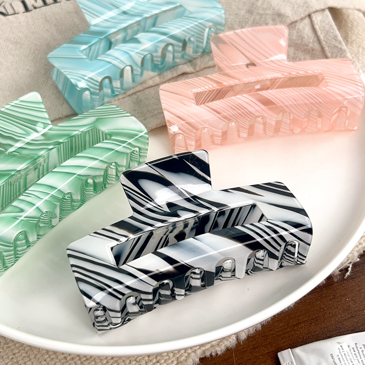 New French Candy Color Grab Cl - Travel Accessories Bunnings のレビューと価格